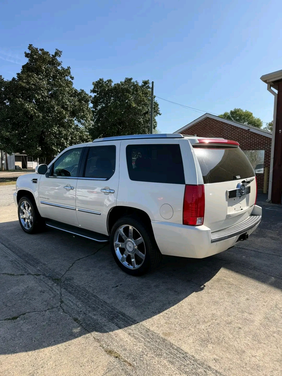 
								Cadillac Escalade full									