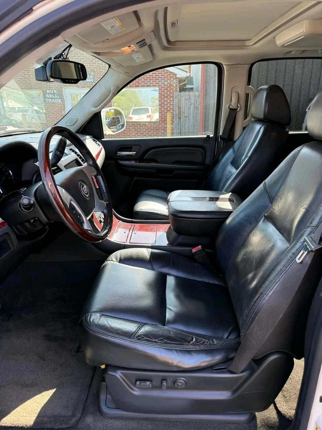 
								Cadillac Escalade full									