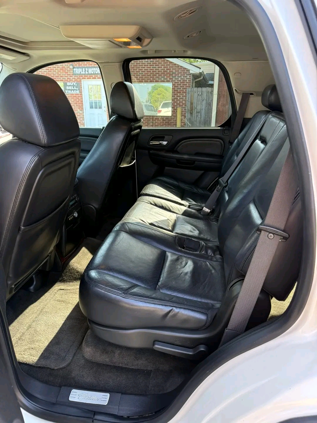 
								Cadillac Escalade full									