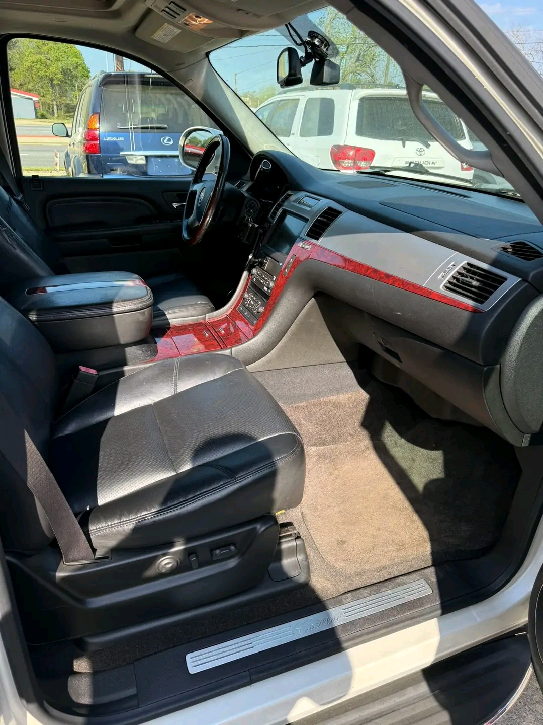 
								Cadillac Escalade full									