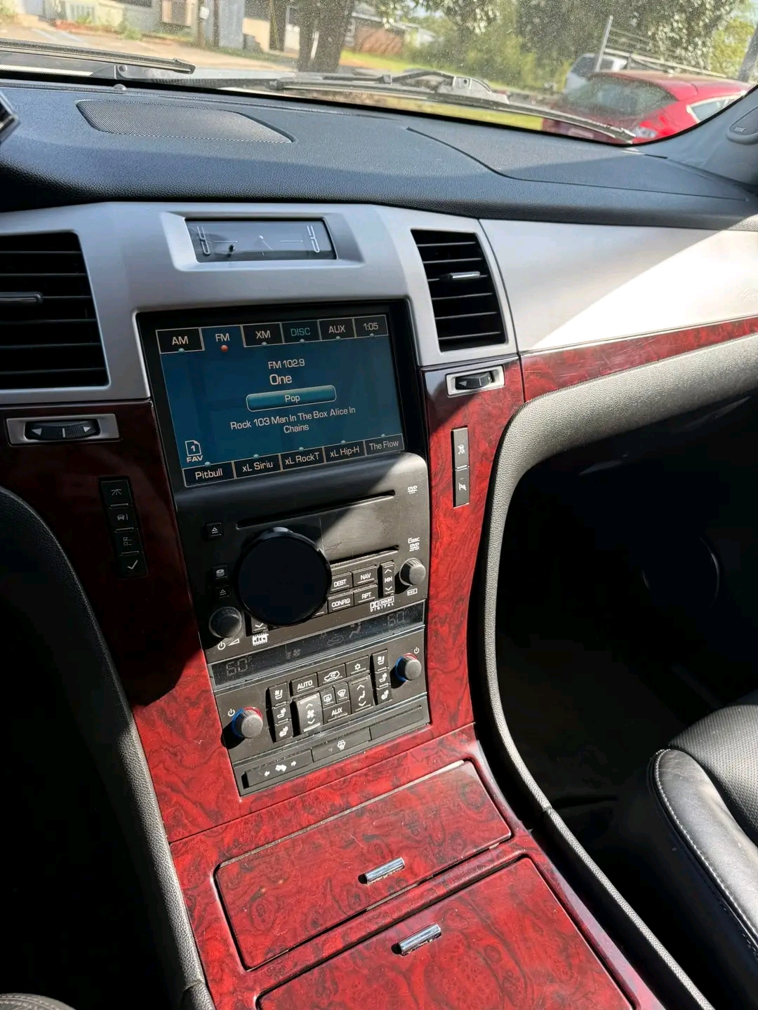 
								Cadillac Escalade full									