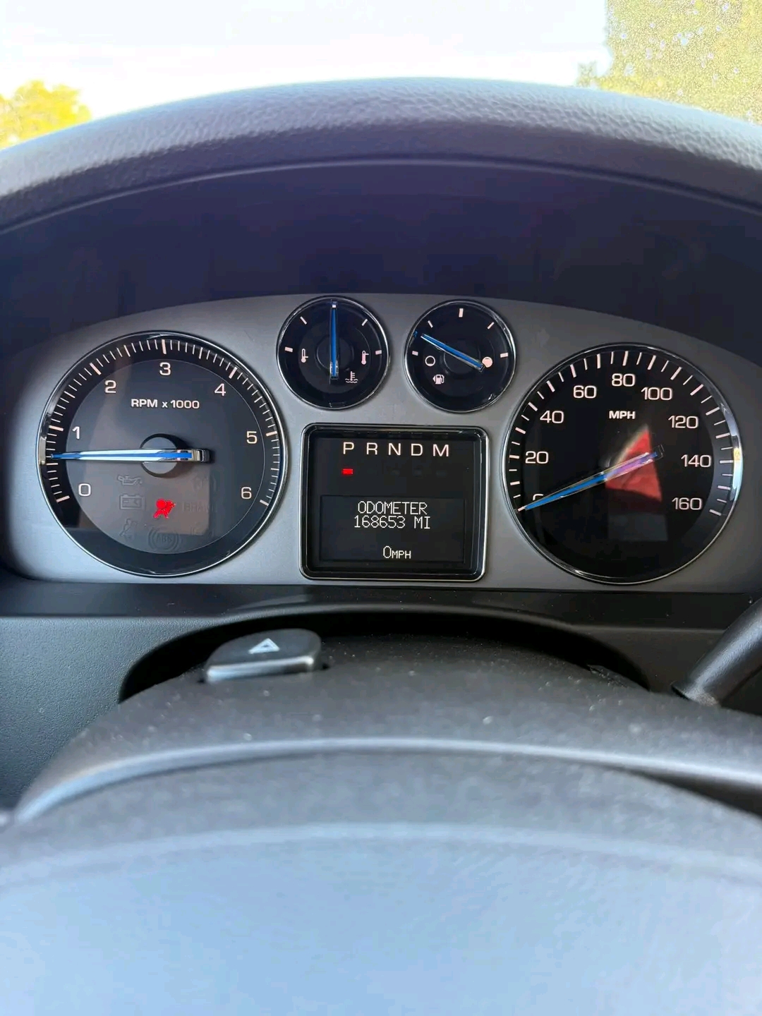 
								Cadillac Escalade full									