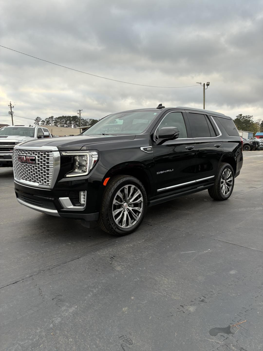 
								GMC YUKON DENALI full									