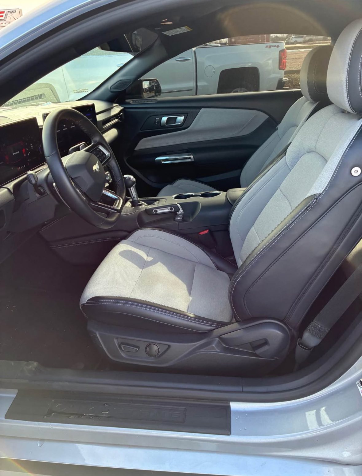 
								Ford Mustang GT full									