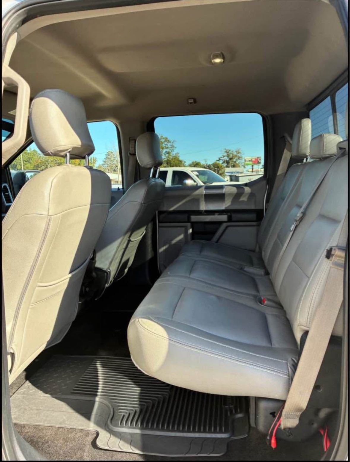 
								Ford F-150 XLT 4×4 full									