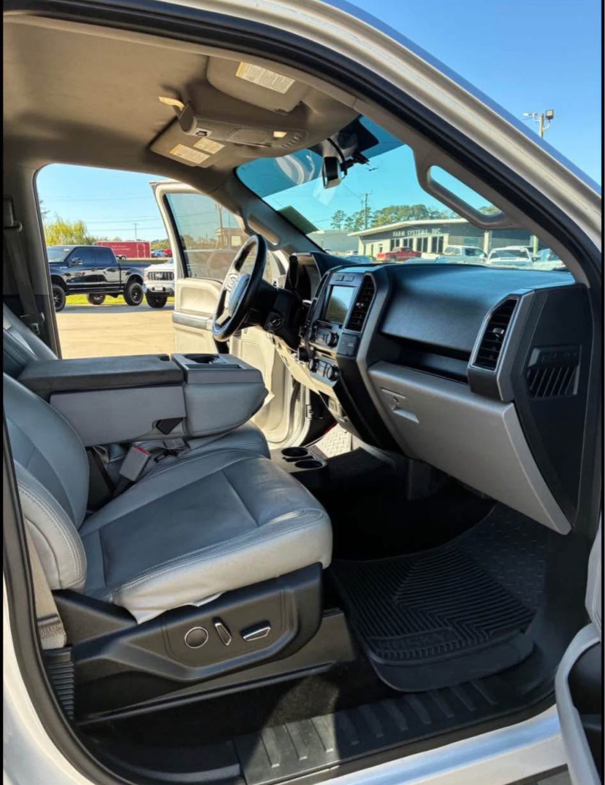 
								Ford F-150 XLT 4×4 full									