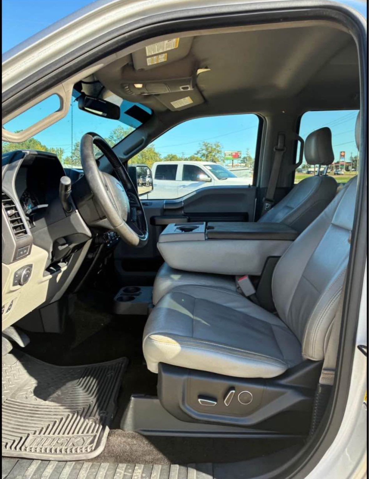 
								Ford F-150 XLT 4×4 full									